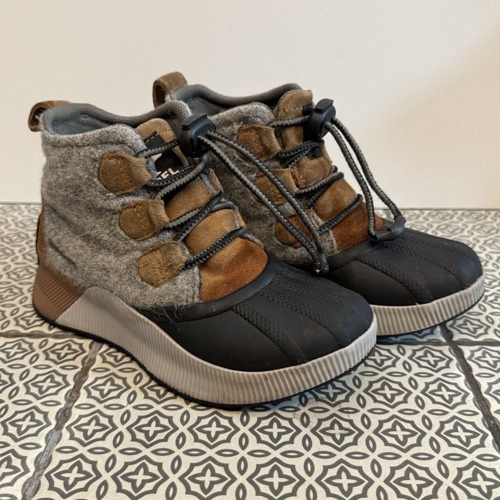 Sorel Out N About Duck Boots Gray Wool Suede Waterproof Cabincore Kids Size 1